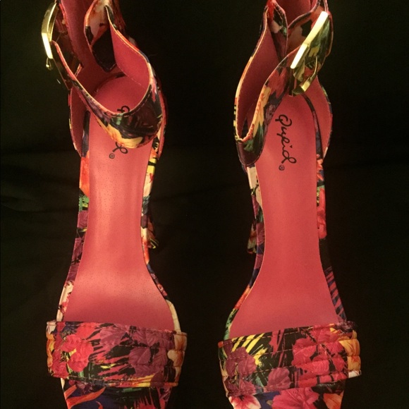 Floral Tropical Satin Platforms - Picture 4 of 8